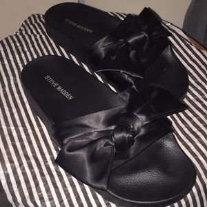 STEVE MADDEN silky black slides